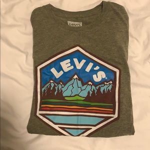 Levi’s tshirt